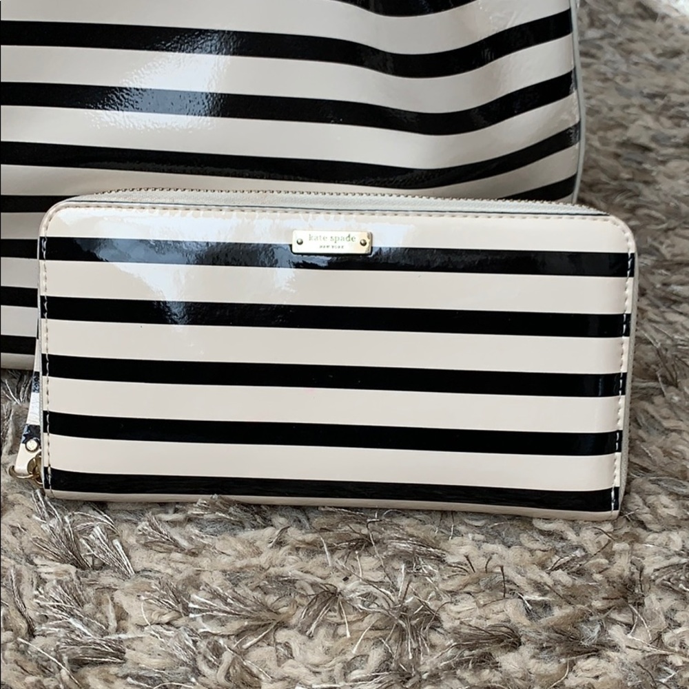 Kate Spade Handbag w/Wallet - Picture 2 of 12